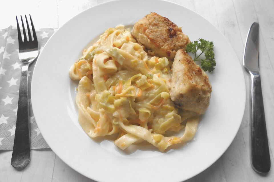 Fischfilet mit Porreegemüse und Tagliatelle