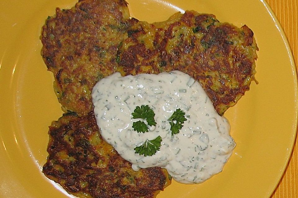 Möhren - Kartoffel - Puffer mit Kräuterdip