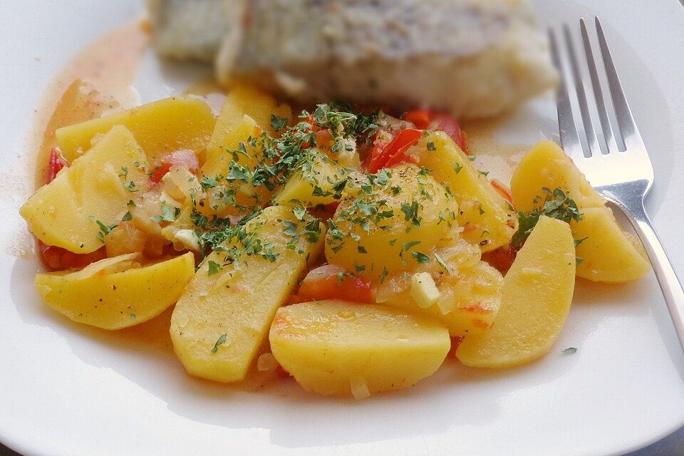 Kartoffeln in Tomatensoße (Patates Yahni)