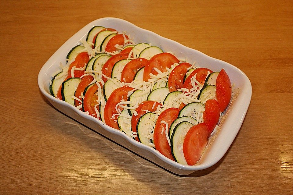 Zucchini - Tomaten - Auflauf mit Streusel