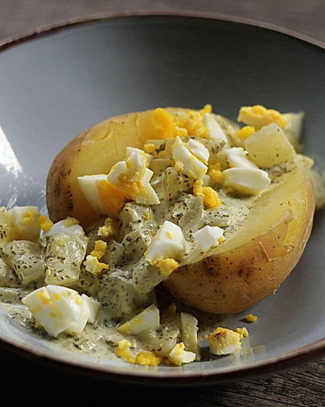 Ofenkartoffeln mit Schmorgurkenragout