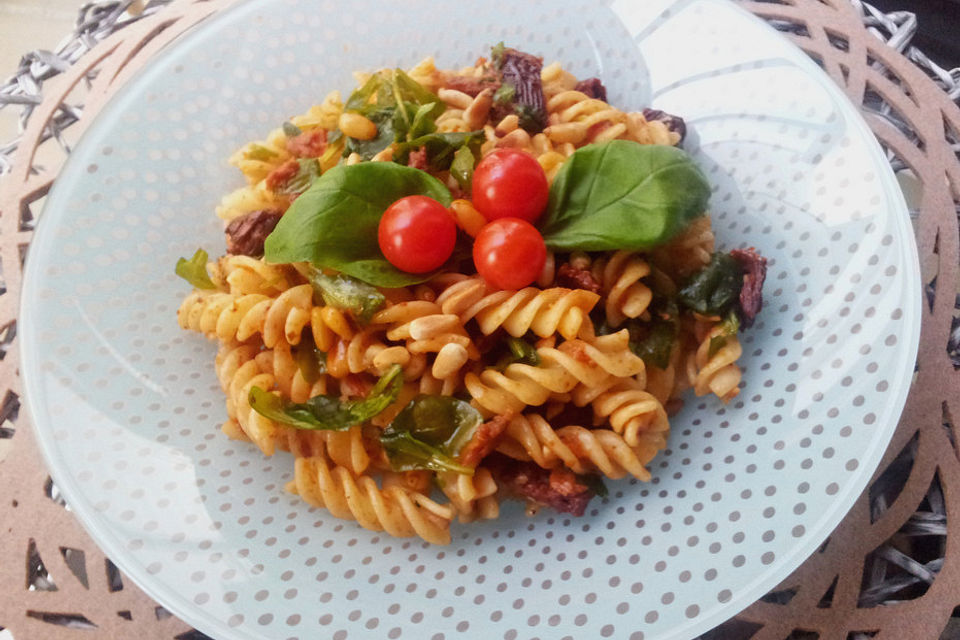 Eckis italienischer Nudelsalat mit Pesto