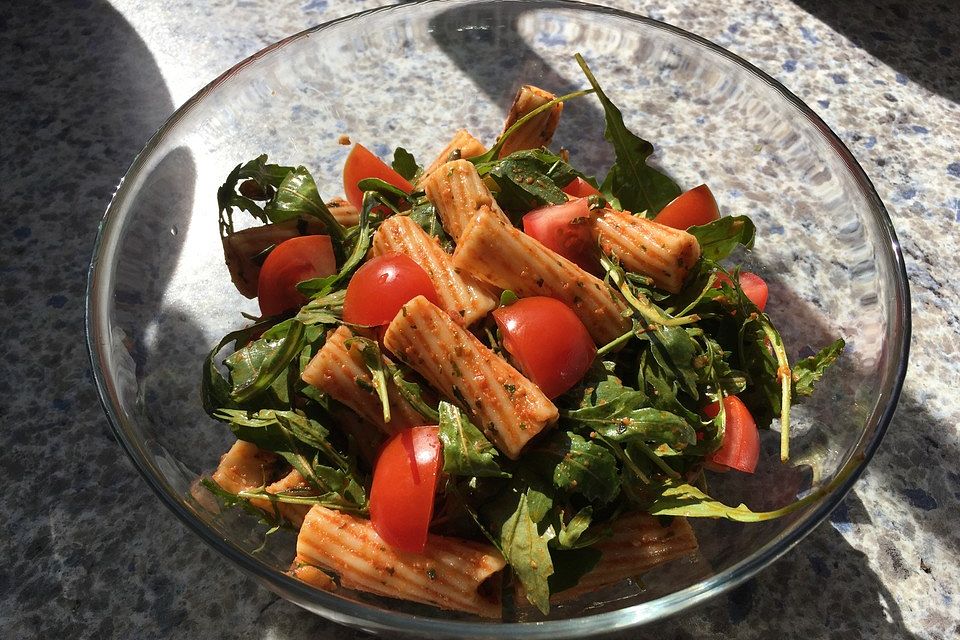 Eckis italienischer Nudelsalat mit Pesto