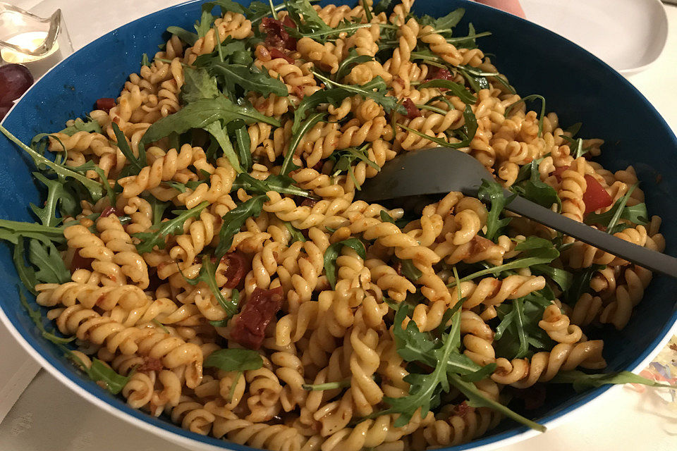 Eckis italienischer Nudelsalat mit Pesto