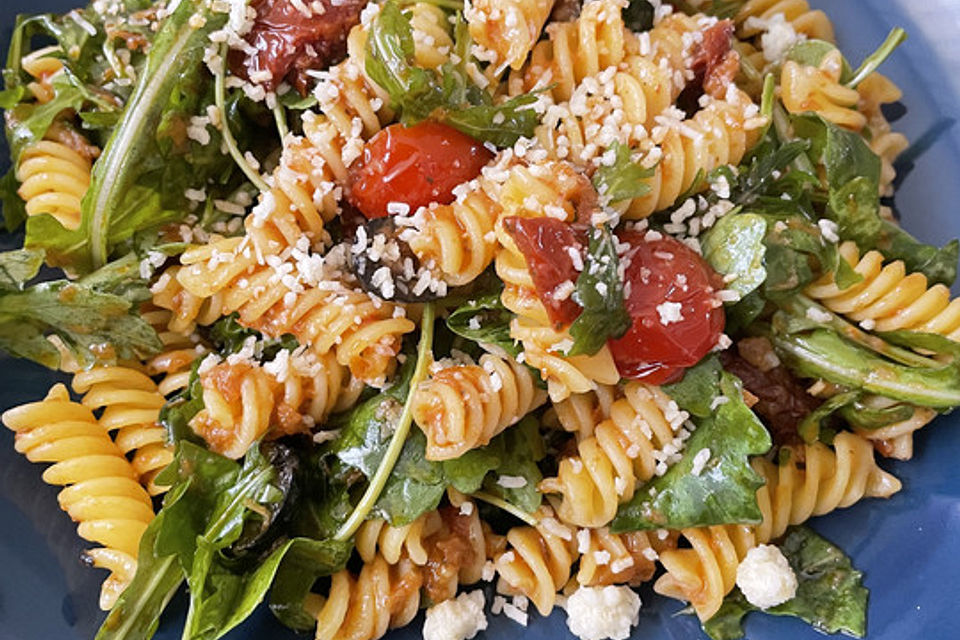 Eckis italienischer Nudelsalat mit Pesto