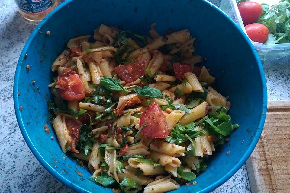 Eckis italienischer Nudelsalat mit Pesto