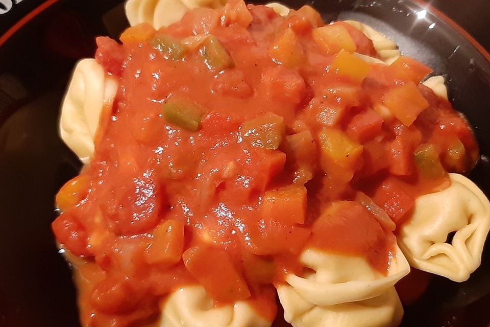 Tortellini mit Paprika - Sahnesoße alla Nana