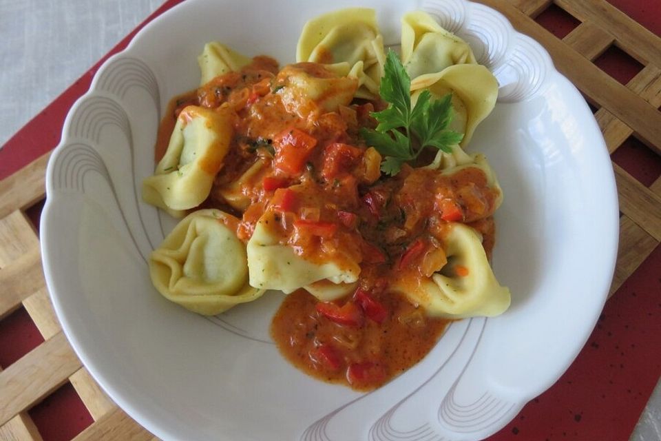 Tortellini mit Paprika - Sahnesoße alla Nana