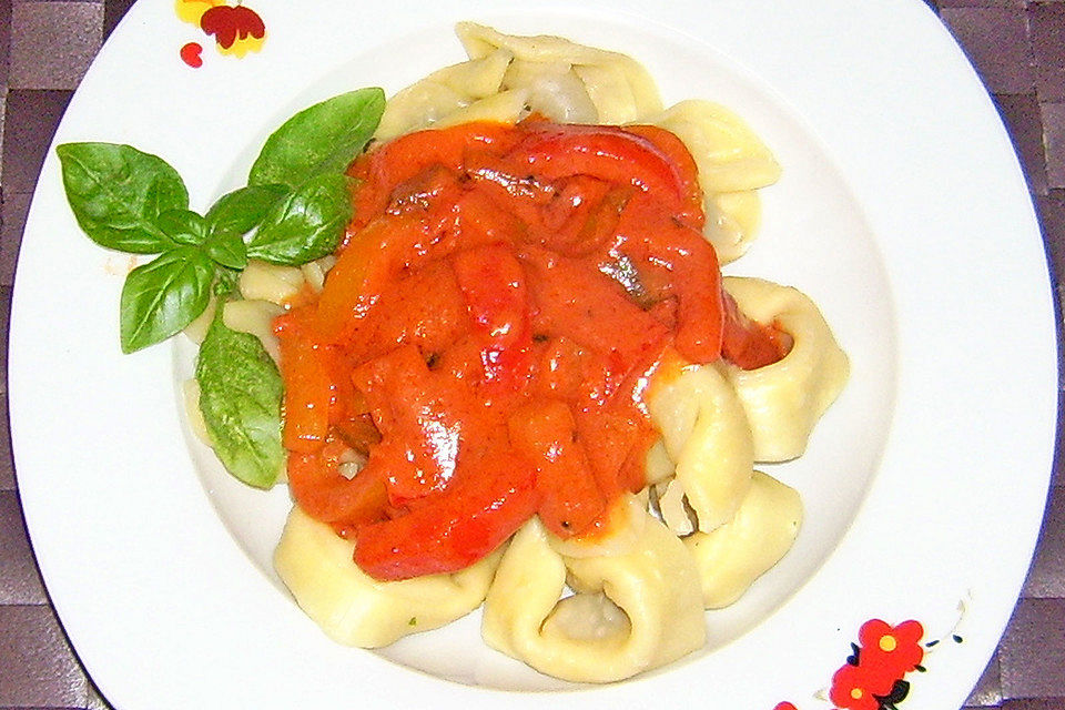 Tortellini mit Paprika - Sahnesoße alla Nana