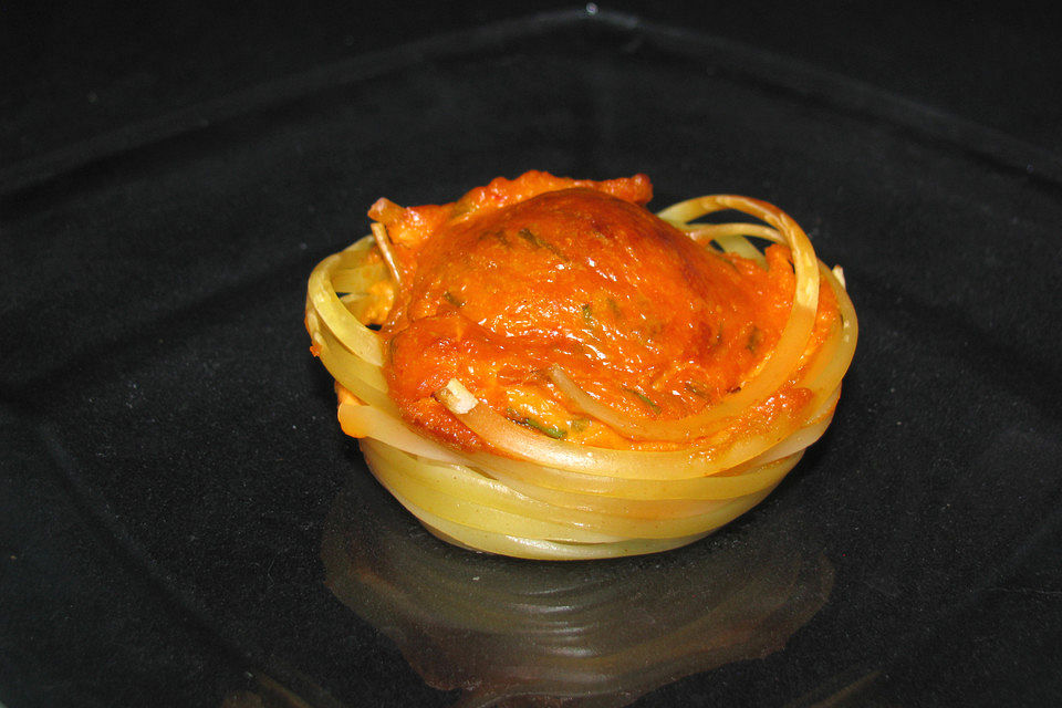 Spaghetti - Muffins mit Tomatensauce