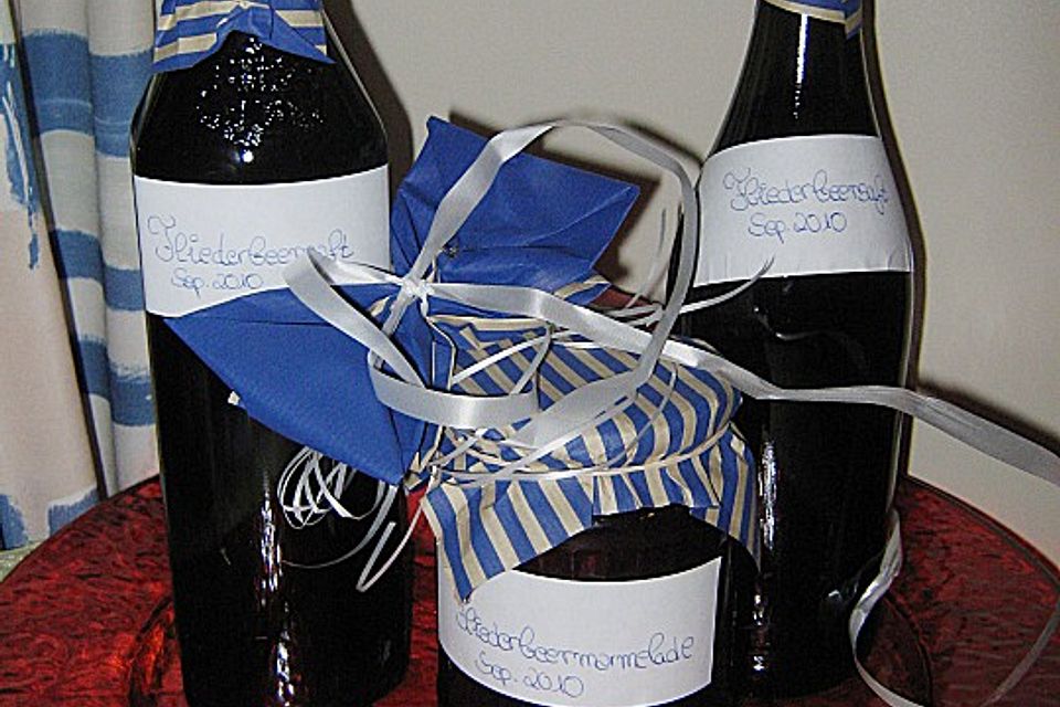 Fliederbeersaft / Holundersaft Fliederbeersaft / Holundersaft