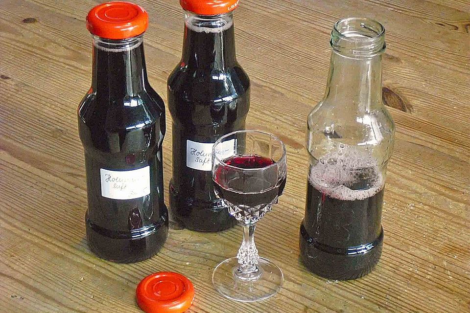 Fliederbeersaft / Holundersaft Fliederbeersaft / Holundersaft