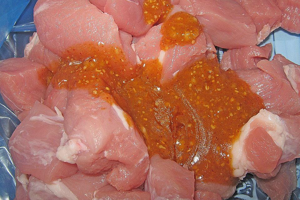 Würzige Schweinefiletspieße mit Honigsauce