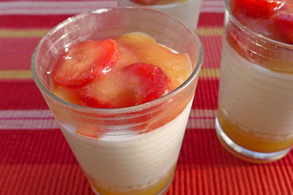 Holunderblüten - Joghurtmousse mit Erdbeeren - Orangen - Gelee