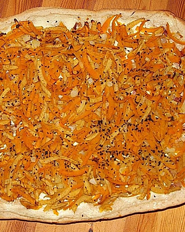 Kürbis - Flammkuchen mit Äpfeln, Koriander und Schwarzkümmel