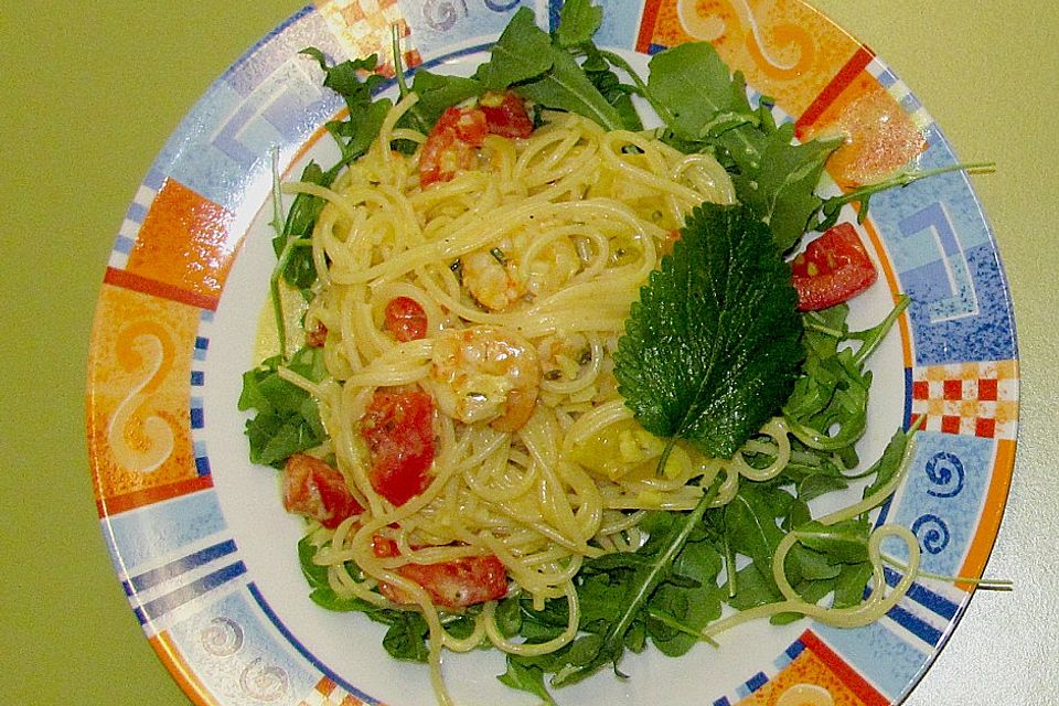 Spaghetti mit Riesengarnelen in Ananas - Ingwercreme auf Rucolabett