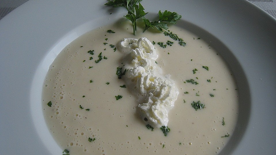 Feines Petersilienwurzelsüppchen von schrat Feines Petersilienwurzelsüppchen von schrat