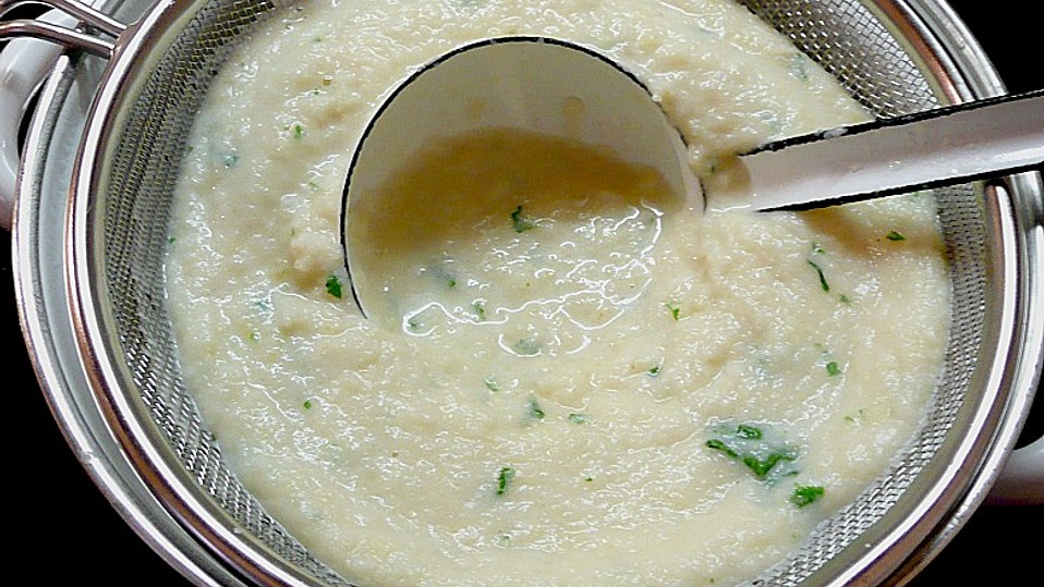 Feines Petersilienwurzelsüppchen von schrat Feines Petersilienwurzelsüppchen von schrat