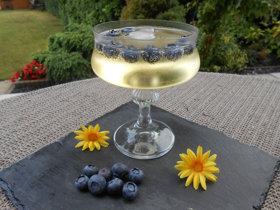 Sekt Mit Holunderblutensirup Von Rike2 Chefkoch