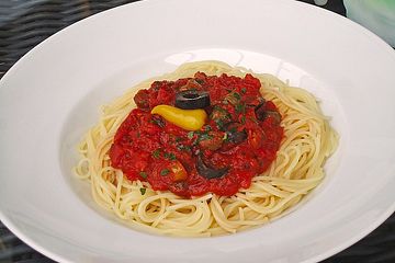 Spaghetti mit Sardellen - Kapern - Sugo