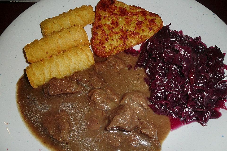 Hirsch - Ragout mit Rotweinsoße