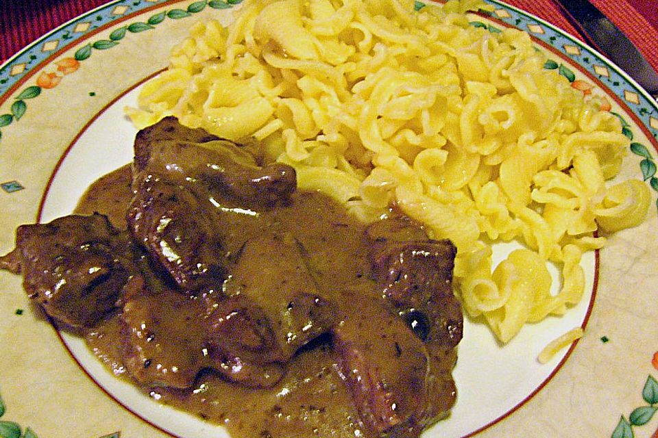 Hirsch - Ragout mit Rotweinsoße