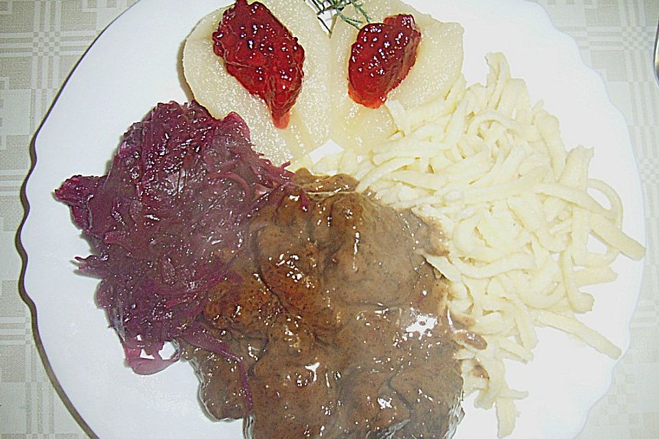 Hirsch - Ragout mit Rotweinsoße