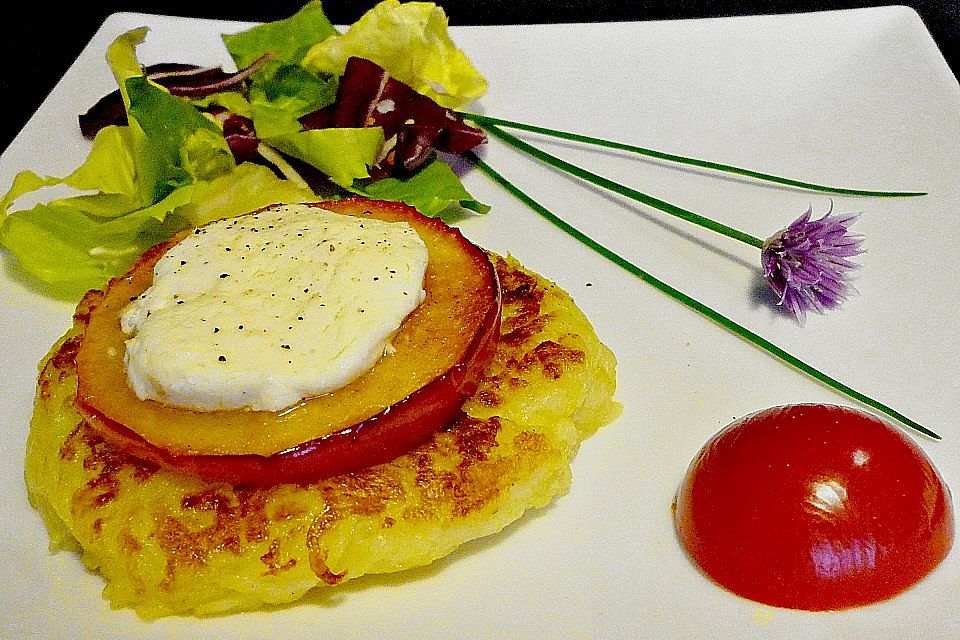 Mini - Rösti mit glasiertem Apfel und Ziegenkäse