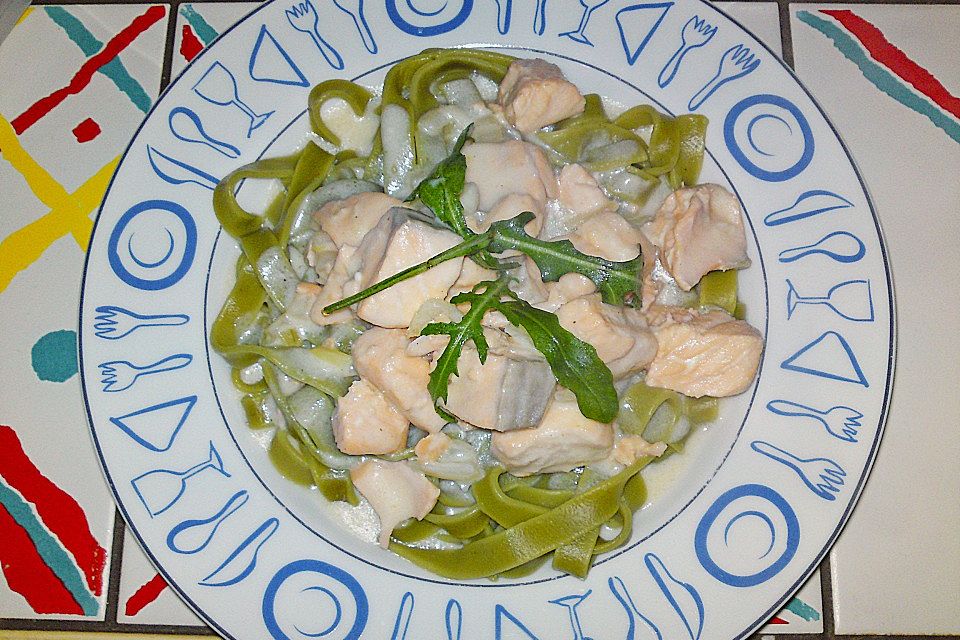 Tagliatelle mit Lachs  - Sahne - Weißwein - Sauce