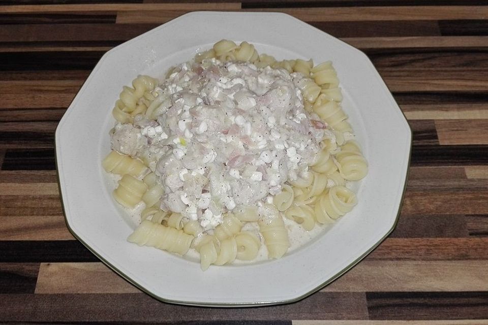 Tagliatelle mit Lachs  - Sahne - Weißwein - Sauce