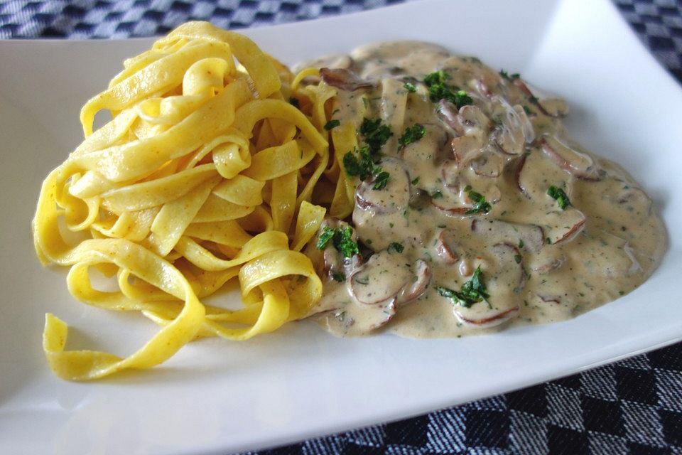 Spaghetti mit Gorgonzola - Pilz - Sauce