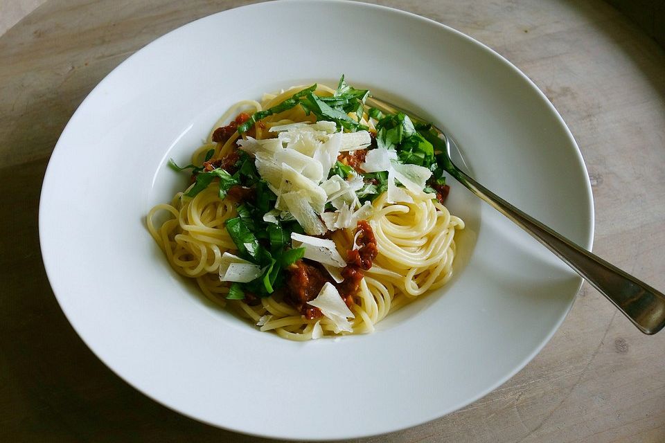 Spaghetti mit getrockneten Tomaten