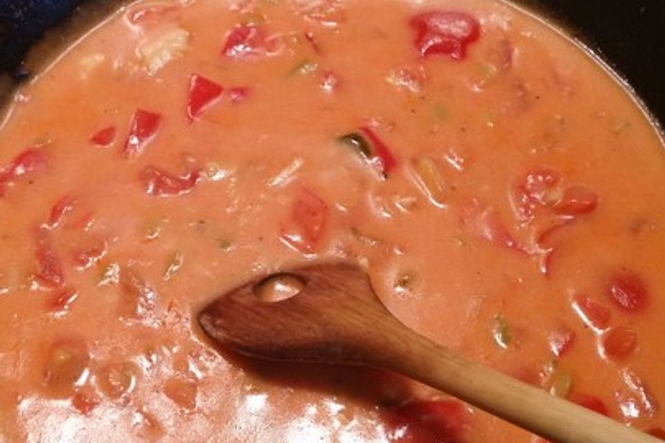 Spaghetti in cremiger Paprika-Tomaten-Frühlingszwiebel-Sauce