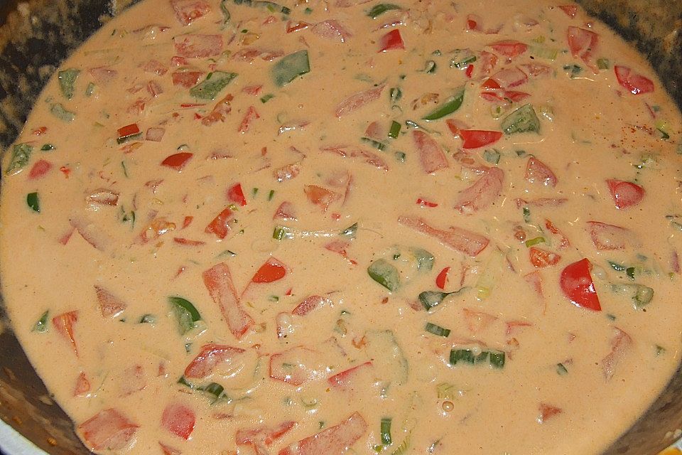 Spaghetti in cremiger Paprika-Tomaten-Frühlingszwiebel-Sauce