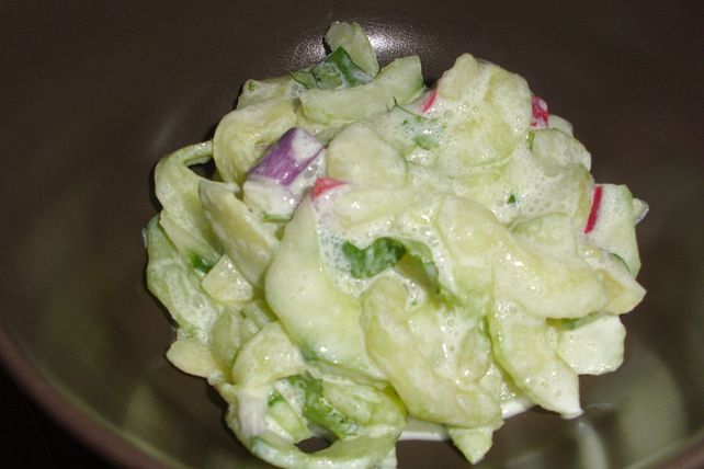 Gurkensalat mit Crème fraîche - Wasabi - Dressing von caro2306| Chefkoch