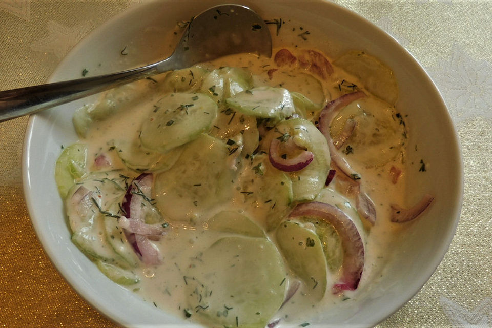 Gurkensalat mit Crème fraîche - Wasabi - Dressing