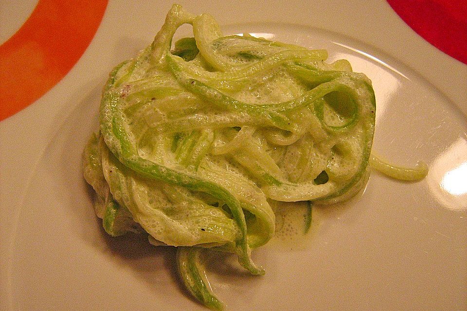 Gurkensalat mit Crème fraîche - Wasabi - Dressing