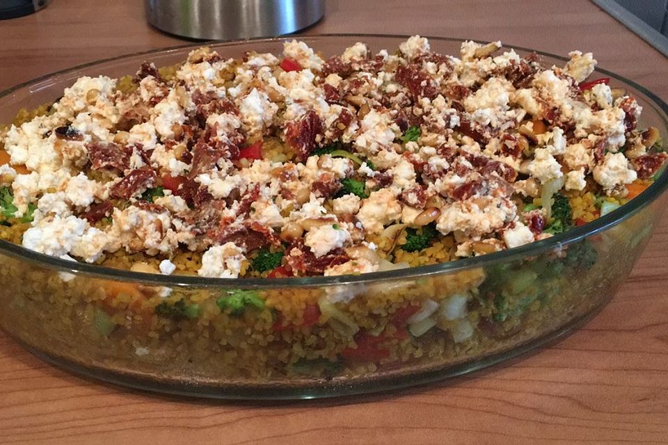 Bulgur - Gemüse - Feta - Auflauf mit Pinienkernen