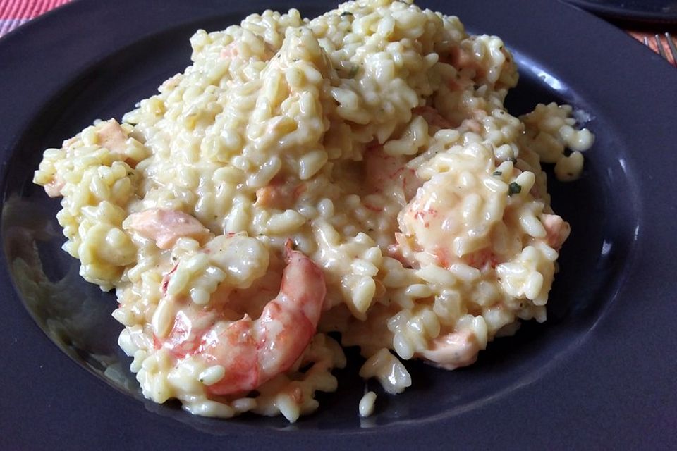 Risotto mit Garnelen, Lachs und Sahne