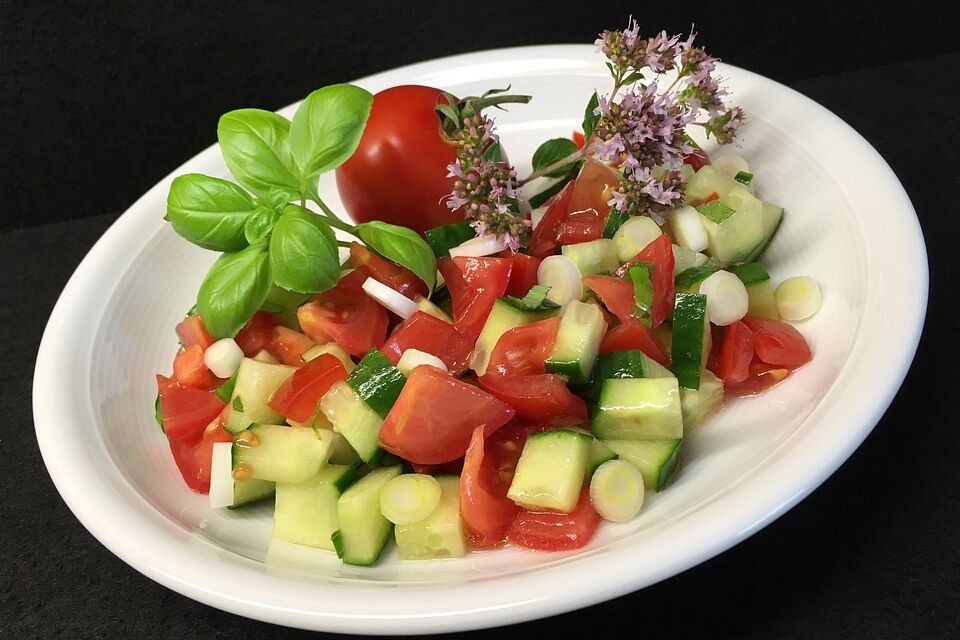 Griechischer Tomaten - Gurken - Salat