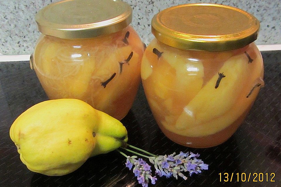 Quittenkompott in Apfel - Lavendel - Sirup