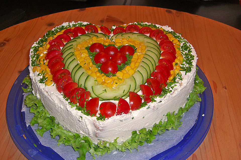 Bunte Brottorte mit Frischkäse