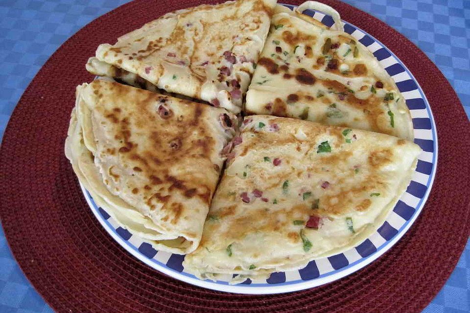 Pfannkuchen mit Speck und Käse