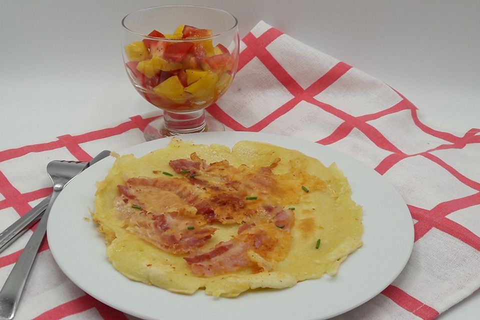 Pfannkuchen mit Speck und Käse