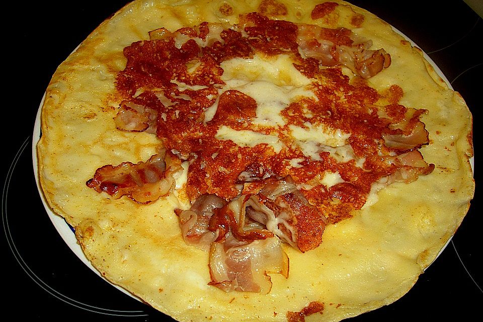 Pfannkuchen mit Speck und Käse