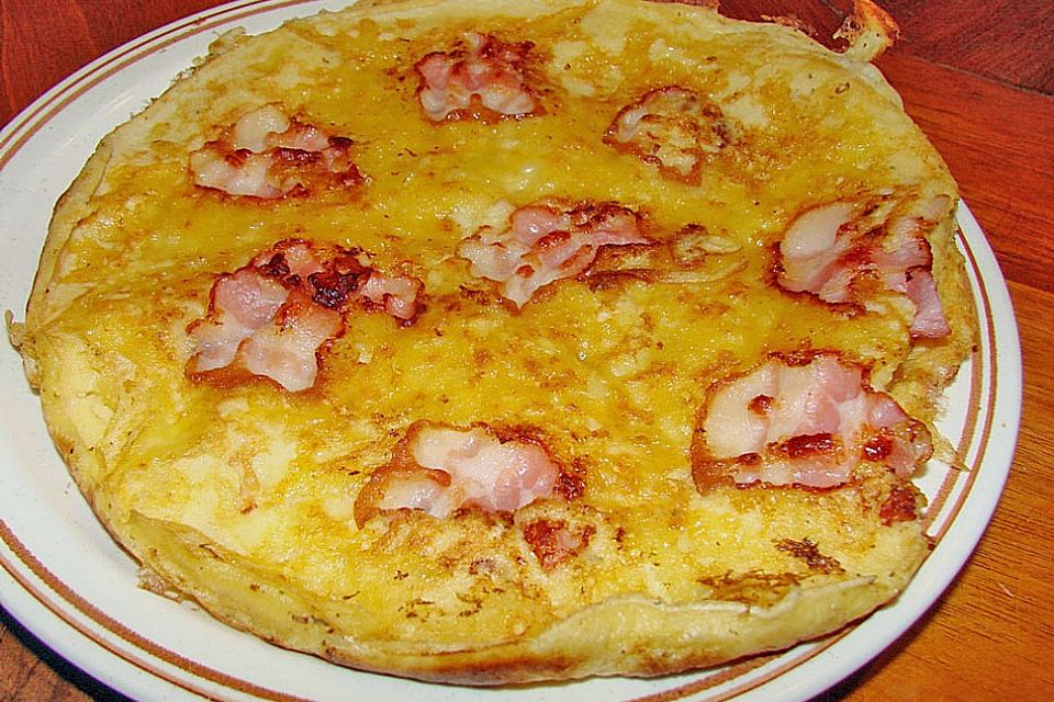 Pfannkuchen mit Speck und Käse