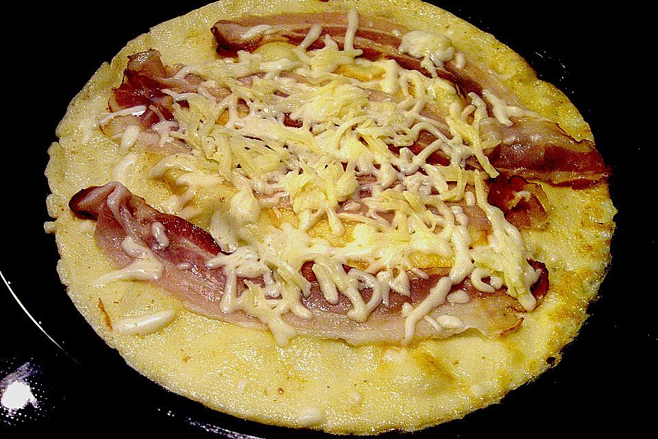 Pfannkuchen mit Speck und Käse