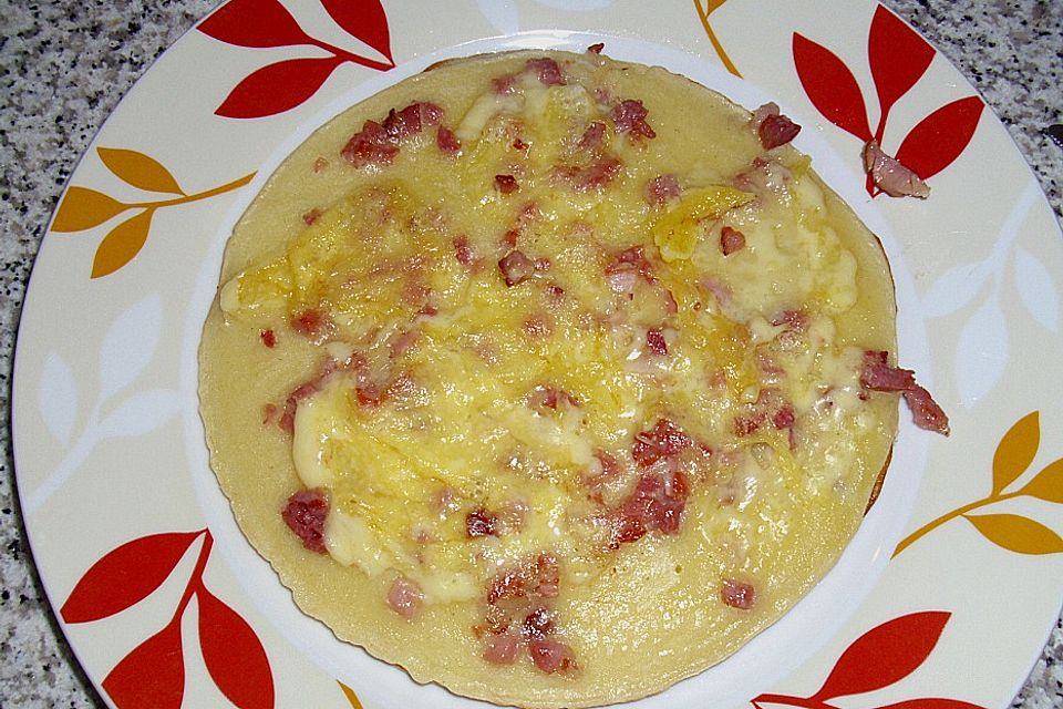 Pfannkuchen mit Speck und Käse