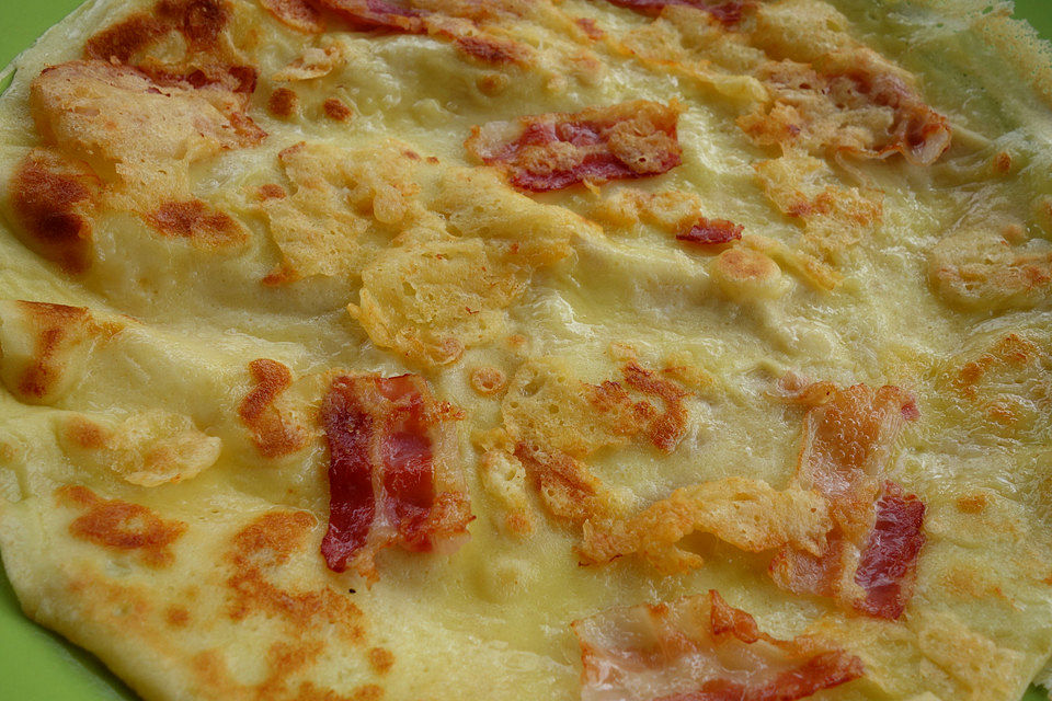 Pfannkuchen mit Speck und Käse