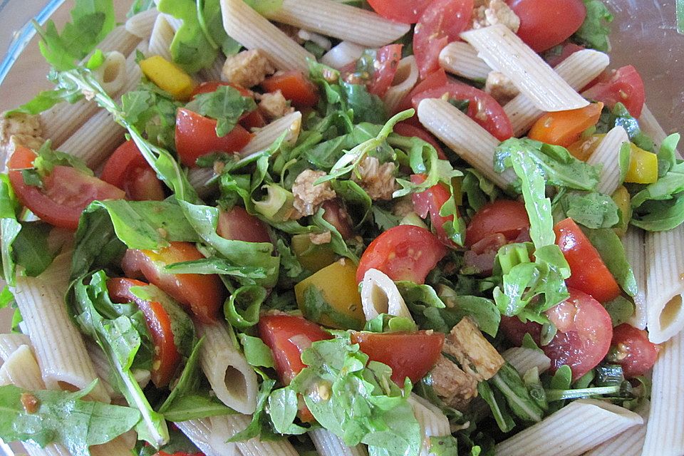 Italienischer Nudelsalat mit Rucola